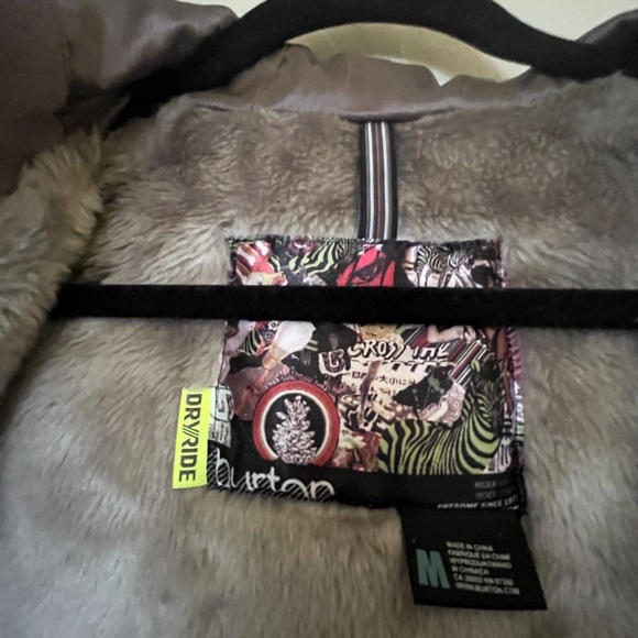 White windowpane Burton snowboarding jacket - Picture 4 of 8